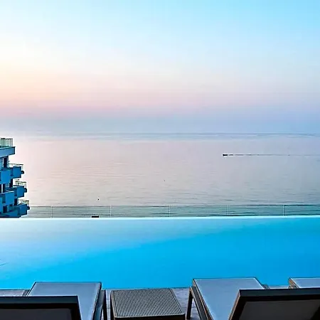 La By Infinity & Hotel