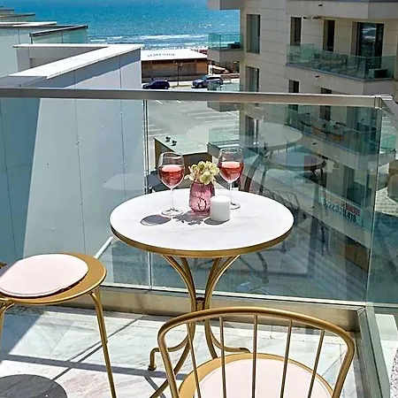 La By Infinity & Hotel