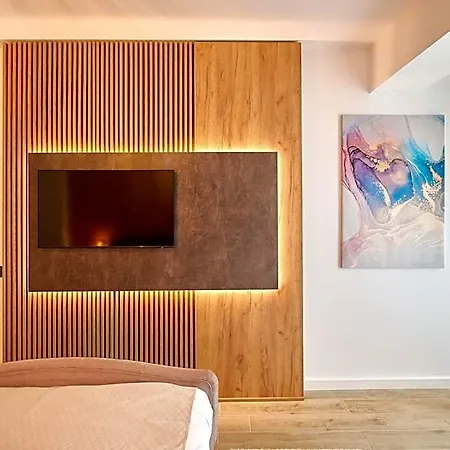 La By Infinity & Hotel 3*