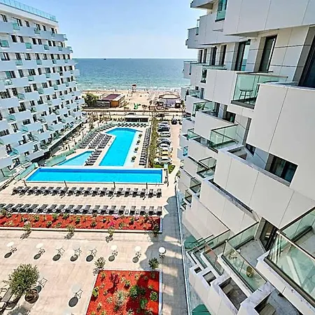 La By Infinity & Hotel 3*