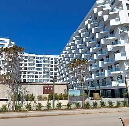 La By Infinity & Hotel 3*